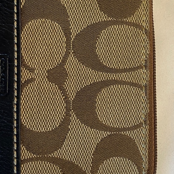 COACH Zippy Wallet Monogram Logo ID Keychain - Picture 5 of 6